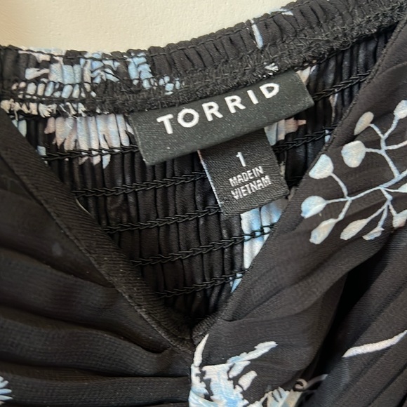 Torrid | Pleated Maxi Chiffon Dress | Size 1 - Picture 3 of 3